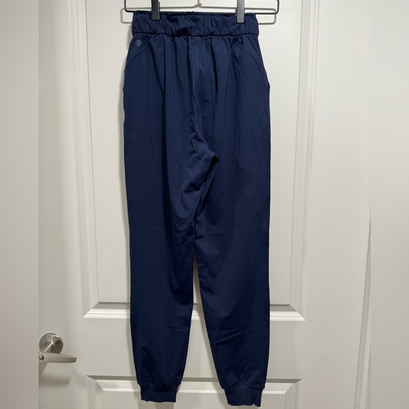 Like New! Lululemon Stretch HR Jogger *Full Length - Picture 3 of 7
